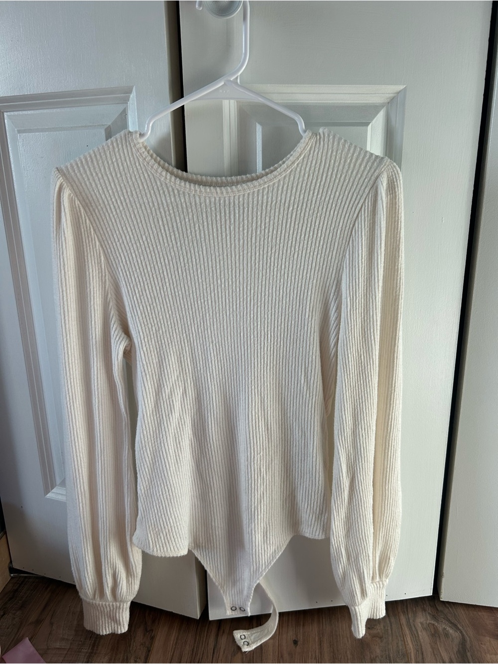 Hollister Cream Ribbed Long-Sleeve Bodysuit